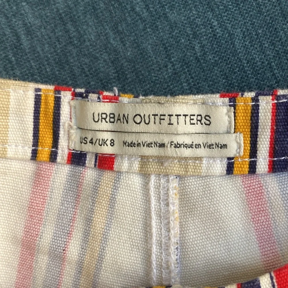 Striped shorts - Picture 3 of 3